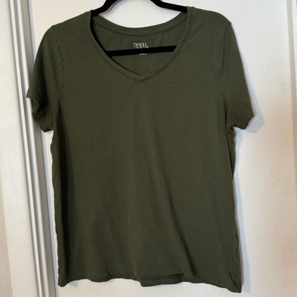 Time and Tru Olive Green Women's V-Neck Top size large